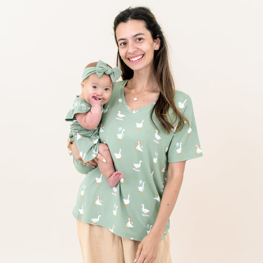 Women's Relaxed Fit V-Neck in Silly Goose