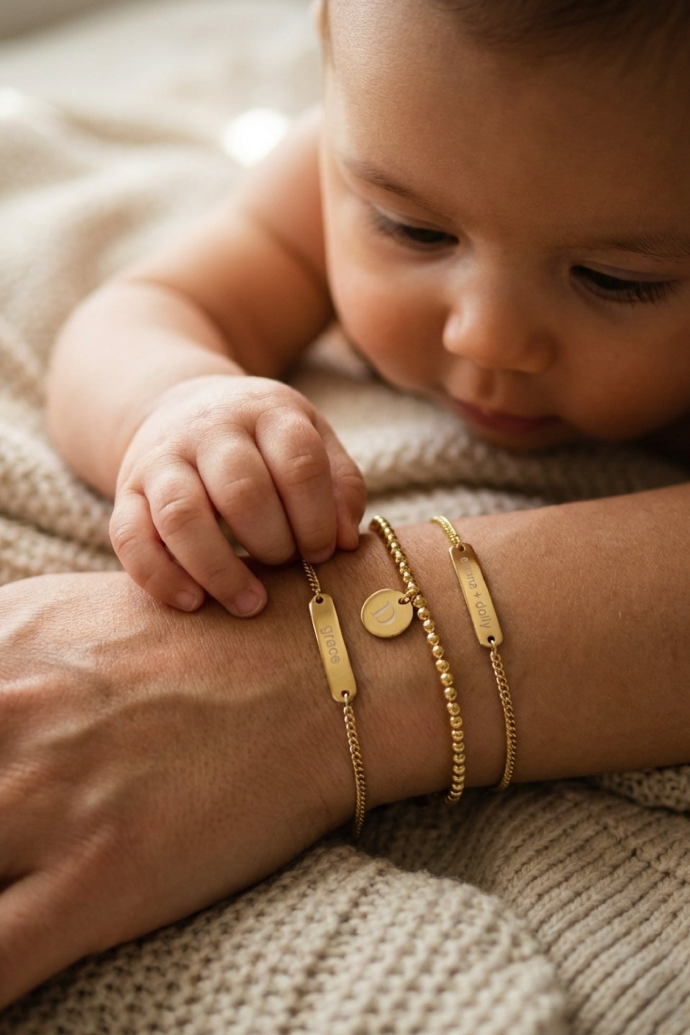 Engraved Circle Charm Beaded Bracelet