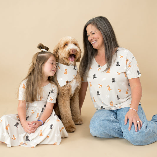 Women’s Relaxed Fit V-Neck in Fluffy Dog