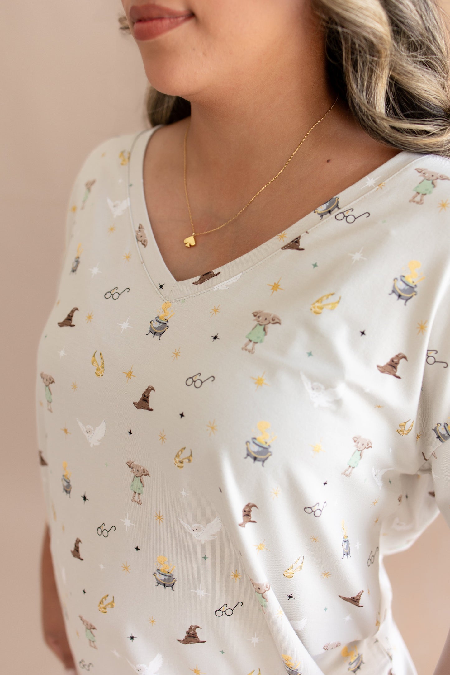 Women's Relaxed Fit V-Neck in Starry Icon