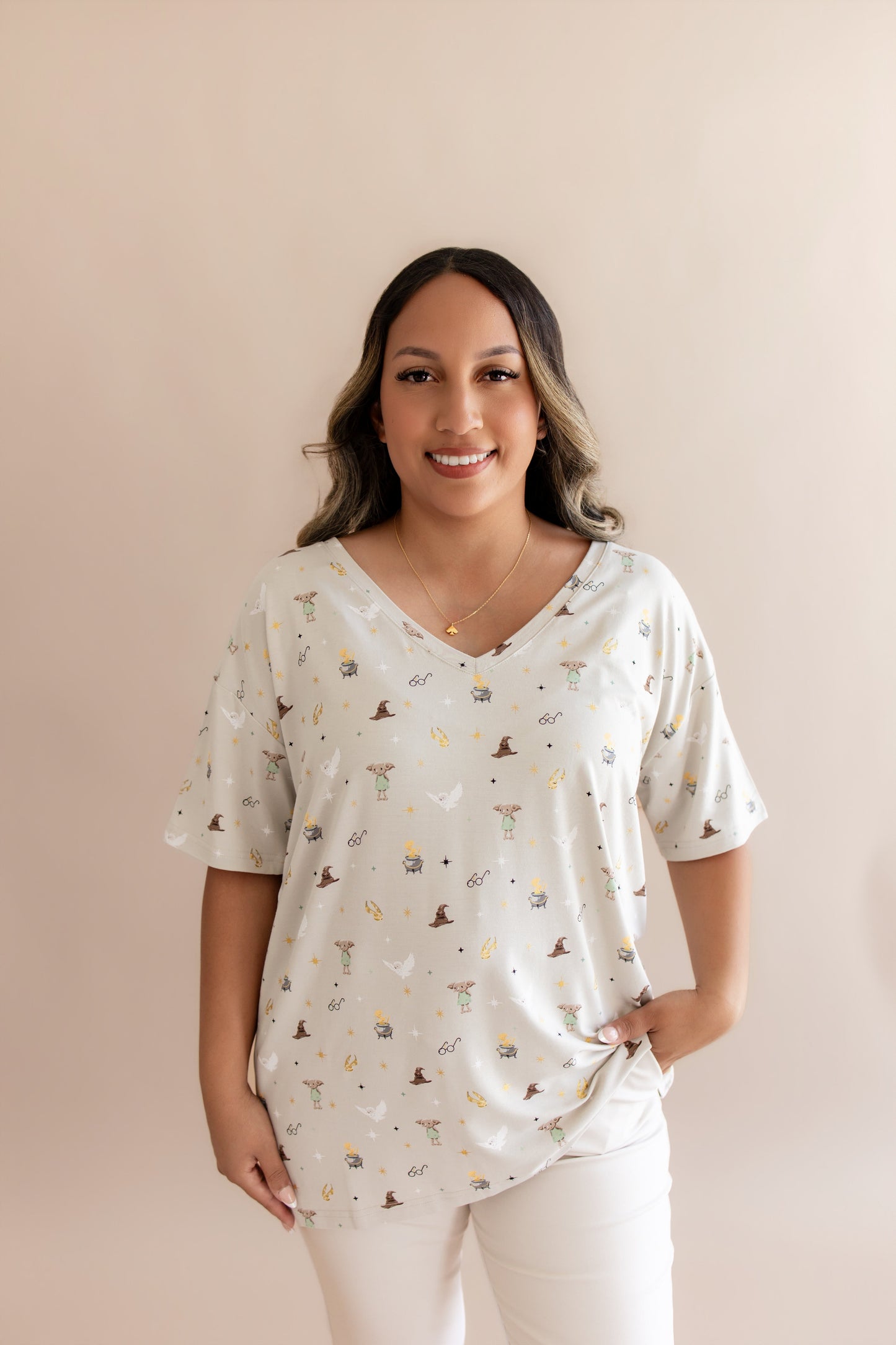 Women's Relaxed Fit V-Neck in Starry Icon