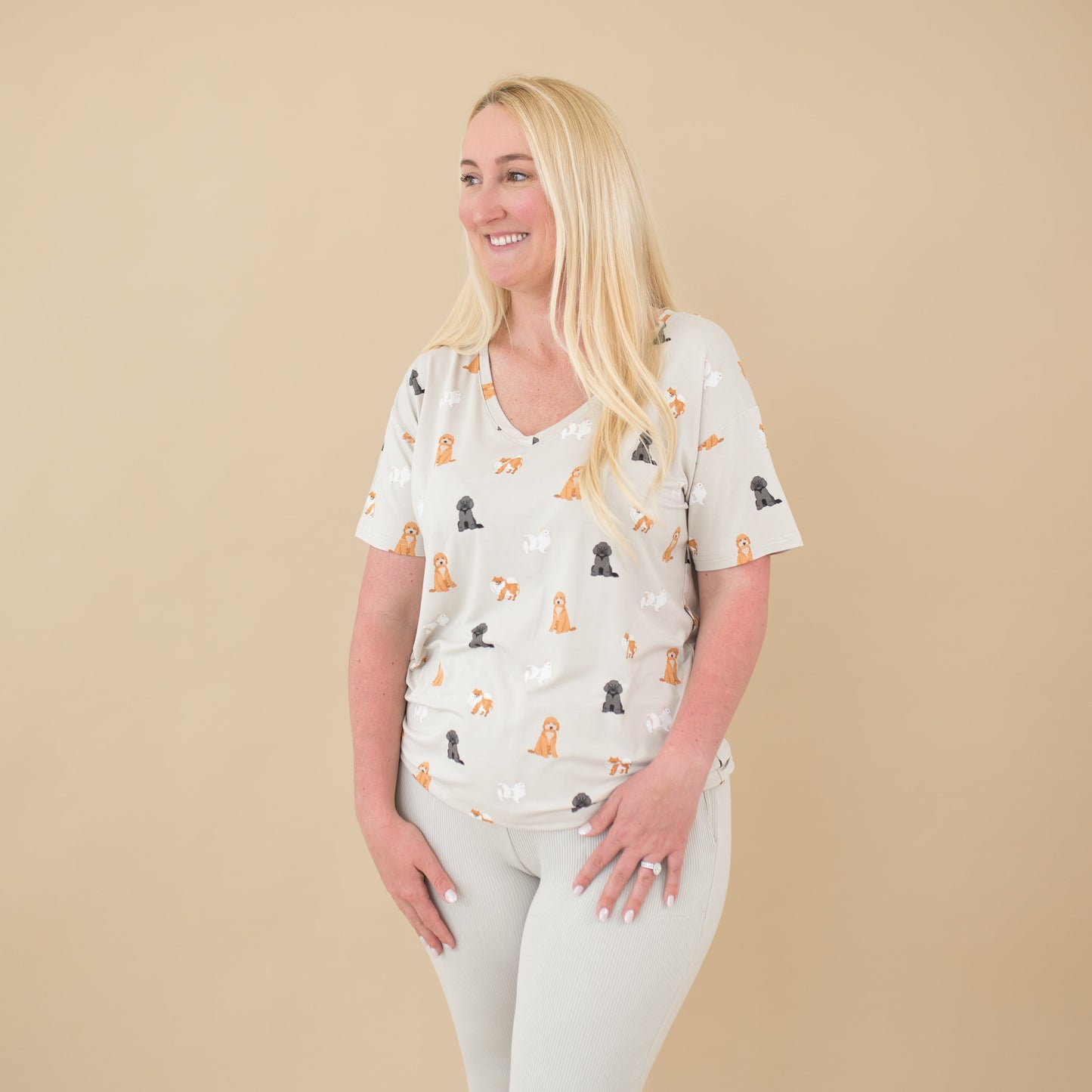 Women’s Relaxed Fit V-Neck in Fluffy Dog